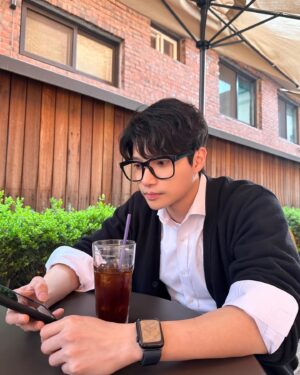 Oh Seung-yun Instagram - 웃어 봄
.
.
.
.
#제로네이트#티유치과