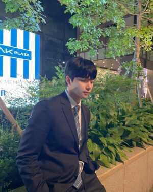 Oh Seung-yun Instagram - 🕴️