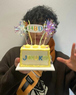Ok Jin-uk Instagram - After my birthday🎉
축하해주신 모든 분들 진심으로 감사드리고 사랑합니다🤍