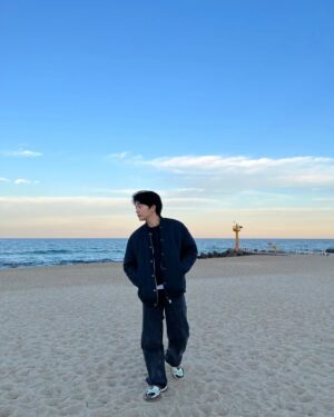 Ok Jin-uk Instagram - 2024년 새해 복 많이 받으세요🤍