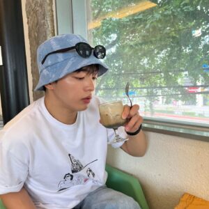 Ok Jin-uk Instagram - 밀가루 안좋아함 🍞 근데 진짜 안좋아함🥖