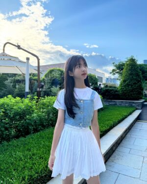 Ok Ye-rin Instagram - #제품제공

날씨도 예린이도 참 싱그럽던 날 ☀💚🌿

@iami_fromanotherpointofview 
#lAMI #아이엠아이 #주니어의류 #ootd