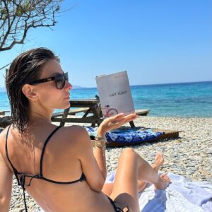 Olcay Yusufoğlu Instagram - Rehabilite olduğum tatilimiz ektedir;

* Naif.Süper 
* Üzücü bi hikaye
* Sanatlı
* @deryadilege 
* Talih/ Isırgan otu
* Sütunlar / Prima Facie efekt
* Senkronizasyon
* Benimkiler
* Bafa 
* kAlpim🤍