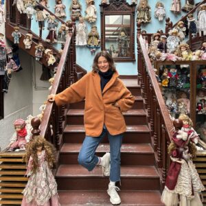 Olcay Yusufoğlu Instagram - Bu haftanın güncesi;

1- Ankara turnesi hatırası
2- Bebeklerle bi de beni çek
3- Bir takım işler
4- Prömiyer aktivitesi süsü püsü
5- Koltuk değnekleri ve biz son zamanların 3’lüsü
6- Sevdiğim çok az şeyden ikisi
7- Persona filmine alternatif afiş 
8- Favori insan listemin bir kısmı
9- Eşimle yeni girişimimiz “Eksi On Altı Kasap”
5-9/04/2023