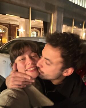Olcay Yusufoğlu Instagram - Ne #nisan ayıydı ama
Kavuştuk, ayrıldık, tekrar kavuştuk, alp oynadı, ben oynadım, çalıştım, ankara, istanbul, yollar, havalimanları, set, kulisler, tekrar kavuştuk. Sonunda hep kavuşma olsun🤍