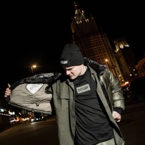 Oleg Gaas Instagram - С мартом уже реально всё понятно,давайте апрель!
Бессонные ночи,зимняя погода весной,времени нет, даже погладить кота. Продуктивность зашкаливает!
Греют только редкое солнце и пухан фирмы @re_plume от: @phoenix_showroom 
А вы чем согреваетесь?🔥
.
.
.
.
.
#re_plume