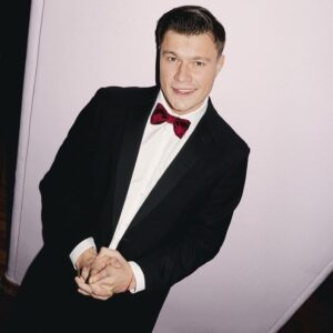 Oleg Gaas Instagram - 16 сентября, на территории государственного академического театра им. Моссовета, состоялась ежегодная церемония "GQ Мужчины года" 
.
.
.
.
.
#gqmenoftheyear
#gq
#gq20лет
#gqrussia
#brooksbrothers 
@bosco_di_ciliegi
@paulsmithdesign
@paulsmith