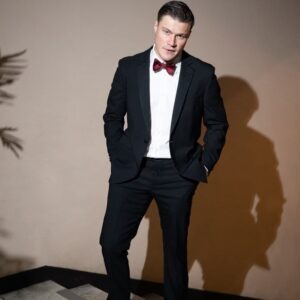 Oleg Gaas Instagram - 16 сентября, на территории государственного академического театра им. Моссовета, состоялась ежегодная церемония "GQ Мужчины года" 
.
.
.
.
.
#gqmenoftheyear
#gq
#gq20лет
#gqrussia
#brooksbrothers 
@bosco_di_ciliegi
@paulsmithdesign
@paulsmith