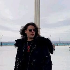 Oleg Sheps Instagram - В связи со съёмками не было время загрузить видео поздравление. С прошедшим праздником дорогие дамы.🖤🖤🖤

#битвасильнейших #олегшепс #битваэкстрасенсов #тнт