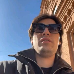 Oleg Sheps Instagram - Вчера было такое хорошее настроение, подснял вам видосики, но забыл залить сюда… Заливаю сегодня, и пусть этот вайб тоже перейдёт в сегодняшний день! ☀️

#битваэкстрасенсов #олегшепс #тнт#экстрасенс