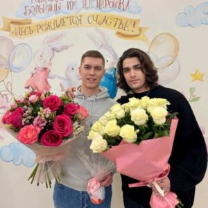 Oleg Sheps Instagram - Братишка стал папой, а я  теперь буду крёстным! Так что скоро сможете называть меня Дон! ❤

#битвасильнейших #олегшепс