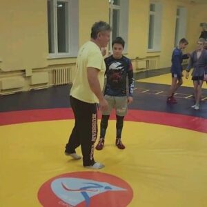 Oleg Taktarov Instagram - Я бы назвал их энергосберегающие элементы от проходов в ноги.
Всё, конечно, зависит от уровня подготовки твоего соперника. Дальше это всё растёт, как дерево. На каждую защиту есть контрприём на контрприём  есть другая защита или приём и т д
Можно провалить Только показав. Движение прохода в ноги.Но это всё будет потом. Начать надо с этих знаний☝️
#defence #doubleleg #counterattack