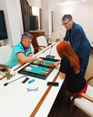 Oleg Taktarov Instagram - Завтра играем с Джеф Монсоном в нарды.🔥
Не на жизнь, а насмерть.
@rentvnews