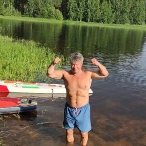 Oleg Taktarov Instagram - Сезон открыт #sup #standuppaddleboard #сап
PS
Доска спортивная , лёгкая и узкая
Стоять тяжело , но это плата за скорость 
Сама балансировка и катание полезны для суставов и очень развивает мышцы  пресса.
