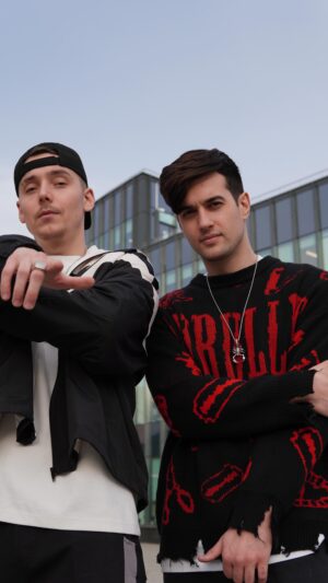 Oleg Ternovoy Instagram - Наш трек выйдет 12 апреля🔥

А пока давайте раскачаем этот звук и вместе с вами сделаем его трендом.
Снимайте под него свои видео: повы, жизненные, веселые, грустные, какие есть.

А мы будем всё смотреть и репостить к себе🫶🏼