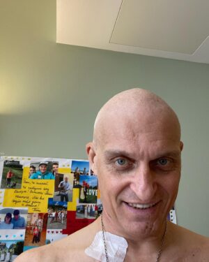 Oleg Tinkov Instagram - Несмотря ни на что, Фонд Семьи Тиньковых @tinkovfund и наш же Фонд Борьбы с Лейкемией @leikozunet продолжают помогать ВЗРОСЛЫМ заболевшими раком крови и спасать жизни россиян. Закуплена очередная партия оборудования для клиник Сибири, Дальнего Востока и Урала. Продолжается строительство трансплантационных центров в 3-х регионах.Идёт большая программа обучения персонала, на базе клиники Горбачёвой в Петербурге. Спасибо доктору Кулагину и коллегам. Напомню, что в России практически НЕТ онко-гематологии, и смертность в 3 раза выше, чем в цивилизованных странах. Зато, мы территории страны расширяем, а «развращенный запад» в это время лечит своих граждан, и улучшают качество их жизни❤️. Надеюсь, властям хватит такта и разума, хотя бы не уничтожать наши фонды, хотя бы из гуманистических соображений. Хотя, как вообще можно НАКАЗЫВАТЬ за МНЕНИЕ?
