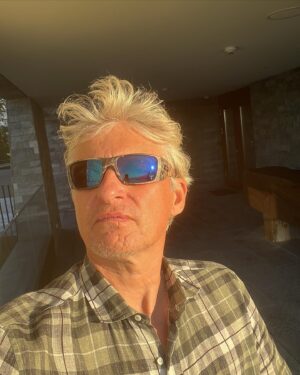 Oleg Tinkov Instagram - Yesterday, was a very special DAY for me. I have talked over the phone with my saving Angel, the DONOR❤️. She is a German lady, from Frankfurt, and her name is Sandra..We have agreed to meet very soon 🥲🥲🥲
Thank you, again Sandra🙏🙏🙏 and in the lights of latest developments in Russia, i was thinking that civilized World is bringing LIFE into our Planet, when Putin’s Russia is DEATH.
But GOOD will win EVIL, i am positive on this!
Вчера, после 2-х лет, впервые поговорил с донором по телефону❤️, Эмоциональный был разговор, оба поплакали, ее зовут Сандра, она из Франкфурта🙏, договорились встретится..
Пока цивилизованный мир несет ЖИЗНЬ в мир, путинская Россия несёт СМЕРТЬ. Ужасные новости из России, но как и говорил у Дудя, добро победит зло🙏#тиньковфонд #TinkovFund