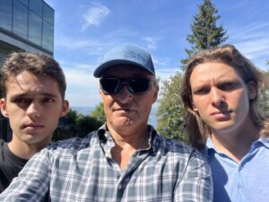 Oleg Tinkov Instagram - Today, International day of bone marrow donors🙏. All, potential and real donors are Saints❤️. I am still waiting from registry a contact of my German lady, who have saved my life🙏. This would be and could be very emotional 🥲… On the picture: One real recipient and two potential donors. @TinkovFund. #leukemia #bonemarrow #anthonynolan @anthonynolancharity 
На картинке состоявшийся получатель клеток костного мозга, и 2 потенциальных донора, правда оба в английском регистре, так как в России хаос и бардак с этим, как и во всём, и нет настоящего Регистра🙈. Ну пробуйте типироваться хотя бы в чем есть и как есть, координируйте это с нашим семейным фордом #ТиньковФонд. Сегодня международный день доноров костного мозга, Святые люди❤️🙏#лейкемия #ткм #пересадкакм