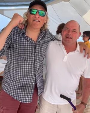 Oleg Tinkov Instagram - Умер от рака мозга мой друг и первый инвестор в Тинькофф -Лукас Лундин. Всего 5 месяцев назад, мы вместе, на Сейшелах мечтали, как мы вместе победим эту страшную болезнь. Покойся с миром Лукас! Ты был грандиозный человек, и опроверг теорию, что дети великих предпринимателей не смогут сделать тоже самое. Ты и Иан сделали- вы великие мировые и шведские предприниматели🔥.
RIP Lucas! You are one of the best entrepreneurs i have ever met, i still remember  our  cool party with @richardbranson in Moscow. Great ❤️ great brain, ironically, cancer got it ((((. RIP🙏
People are dying from cancer, and we should spend money to fight it,  but in still can’t absorb why would people died from the rockets? Those  people have no ❤️