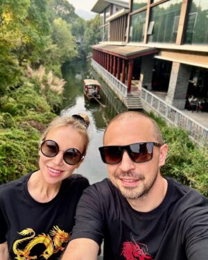 Oleg Vereshchagin Instagram - Выходной!🥳🥳🥳 
#ВерещагинывКитае 
Решили прогуляться по району. Посмотреть по сторонам, надеть, наконец, что-то не розовое и … никуда не бежать!!!👌🏻🤣