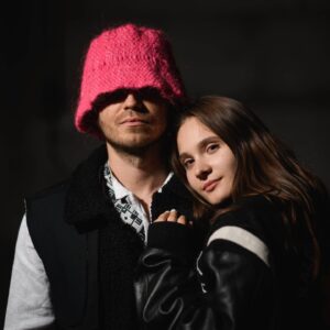 Oleh Psiuk Instagram - Йо! Ми з моєю Білобровою вітаємо всіх з Днем закоханих ❤️
Цей день є ще одним приводом сказати своїм близьким людям, як сильно ви їх любите! Тому всі, хто читає цей пост, підіть обійміть або зателефонуйте своїм коханим.

Як звати вашу 2гу половинку?

—

Yo! My Bilobrova and I wish everyone a very happy Valentine's Day ❤️
This day is another excuse to tell your loved ones how much you love them! So everyone reading this post, go give your loved ones a hug or a call.

What is the name of your significant other?