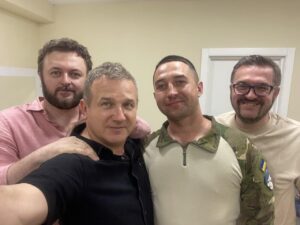 Oleksandr Ponomarov Instagram - Сьогодні зустріли одного з захисників острова Зміїний , Романа Грибова ! Наш хлопець ✊🏻