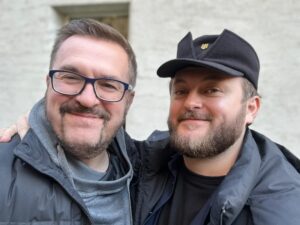 Oleksandr Ponomarov Instagram - Вітаємо із Днем Святого Миколая ! ❤️ Вертаємося з DZIDZIO додому з Праги! Веземо багато подарунків ! 
#українапереможе