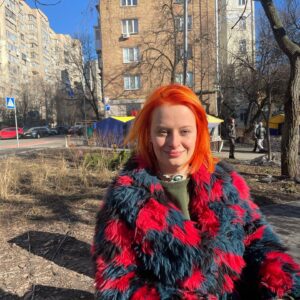 Oleksandra Hontar Instagram - поповнила клуб рудих божевільних і готуюсь завтра на стрімі кричати БАЙДЄН 🤡