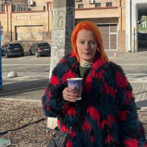 Oleksandra Hontar Instagram - поповнила клуб рудих божевільних і готуюсь завтра на стрімі кричати БАЙДЄН 🤡