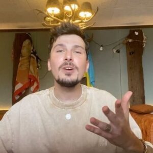 Oleksii Zavgorodnii Instagram - Всім привіт! Давайте поговоримо про наболіле.

Мої слова на шоу стосовно депіляції у дівчат були виразом моєї особистої думки, а не спробою нав’язати її іншим чи дискримінацією. Мене запитали — я відповів як чоловік, якого не приваблює волосся на тілі жінки.

У кожного є свої особисті вподобання, наголошую — особисті. Кожна людина має право на самовираження, як він чи вона себе комфортніше відчуває, в душі та зовні. І вважаю, що кенселити людину за особисту думку або смак неправильно, бо тоді незрозуміло, за яку свободу самовираження ми боремося.

А якщо курси депіляції стали настільки популярними саме через думку чоловіків, мені шкода, й прошу вибачення за це у дівчат.

P. S. Давайте дискутувати на цю тему під цим постом. Під будь-якими іншими коментарі з цієї теми будуть видалені.