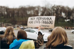 Oleksii Zavgorodnii Instagram - Сьогодні відбувся черговий мітинг на підтримку захисників Маріуполя, що знаходяться в неволі, й інших полонених.

Нам дуже шкода, що зараз українці мають такий сумний та болісний привід зібратися разом. Проте водночас ми пишаємося нашою єдністю та небайдужістю, коли постає питання про повернення військовополонених та підтримку їхніх сімей.

Для нас важливо, щоб наші герої та їхні родини знали: ми памʼятаємо про них, ми вдячні їм і чекаємо вдома кожного.

Закликаємо всіх приєднуватися до майбутніх мітингів, щоб висловити свою підтримку. Боріться за наших військових так само, як вони боряться за нас.

Шукайте деталі про розклад акцій на сторінці @azovstalfamilies 

Дякуємо за фото @elkeewe.