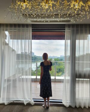 Olena Sydorchuk Instagram - 최상의 여행, 가장 소중한 친구들과 함께한 환상적인 시간! 🌏📸 
.
@hotel_eunpapalace 
호수의 아름다운 풍경을 감상할 수 있는 고급 호텔에서 편안한 객실과 멋진 테라스를 즐겼어요. 
탁월한 서비스와 레스토랑에서 품격 있는 식사를 즐겼습니다. 🏨🍽️💫
 #행복한추억 #특별한여행 #완벽한휴식 #여행스타그램 #호텔추천 #호텔협찬 #호텔레스토랑 #호캉스 #호캉스추천
