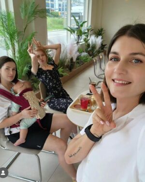 Olena Sydorchuk Instagram - 최상의 여행, 가장 소중한 친구들과 함께한 환상적인 시간! 🌏📸 
.
@hotel_eunpapalace 
호수의 아름다운 풍경을 감상할 수 있는 고급 호텔에서 편안한 객실과 멋진 테라스를 즐겼어요. 
탁월한 서비스와 레스토랑에서 품격 있는 식사를 즐겼습니다. 🏨🍽️💫
 #행복한추억 #특별한여행 #완벽한휴식 #여행스타그램 #호텔추천 #호텔협찬 #호텔레스토랑 #호캉스 #호캉스추천