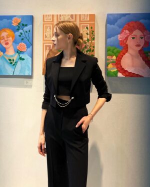 Olena Sydorchuk Instagram - 전시회: @art.mariia.c 
의상: @wlabel.kr 
.
.
.
#여성슈트 #여성바지추천 #여성가을코디 #여성자켓 #여성자켓추천 #여성자켓코디 #직장인코디 #직장인여성코디
