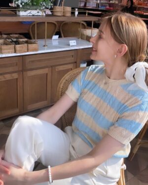 Olena Sydorchuk Instagram - Elevating my style with the timeless duo of beige and blue. 💙🌟
5/17~5/19일까지 아이아이, 카이의 샘플세일이 온 오 프라인에서 진행 됩니다. @eyeye.official 에서 자세한 내용 확인해 주세요 :)

@eyeye.official #아이아이 #eyeye
#외국인모델 #외국인모델에이전시 #프리랜서모델 #광고 #협찬 #부츠컷슬랙스코디 #부츠컷슬랙스