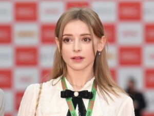 Olena Sydorchuk Instagram - 작년의 최고 순간. 

I’m grateful for the amazing experience and want to say a huge  thanks for being part of the wonderful movie. 
이 멋진 영화에 함께해주셔서 감사합니다 @dwriter2000 ✨.