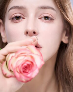 Olena Sydorchuk Instagram - @studio_white_ 
.
.
.
#화장품촬영 #프리랜서모델 #외국인모델