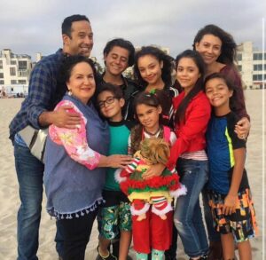 Olga Merediz Instagram - #TBT to the Stuck in the Middle days when Jenna Ortega, @jennaortega (Wednesday & Scream) and Ariana Greenblatt. @Ariana_greenblatt (In the Heights & and Barbie) were just tiny babes!
.
.
.
.
.
 #TBT #Memories #intheheights #wednesday #scream #barbiemovie #ThrowbackThursday #sitm #disney