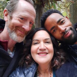 Olga Merediz Instagram - Behind the scenes with @jayrellis @tedrooney — #SombodyIUsedToKnow.
.
.
.
.

 #davefranco #kierseyClemons #romcom #alisonbrie #jayrellis #BlackBearPictures #templehillentertainment #kierseyclemons #amysedaris #allisonbrie #julieHaggerty #haleyjoelosment #dannypudi #davefranco #alisonbrie #jayrellis @PrimeVideo, @AmazonStudios, @laughtrackpv