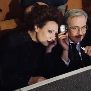Olga Tumaykina Instagram - Дорогой Юрий Николаевич Стоянов!❤️ Примите поздравления в день Вашего рождения! Обнимаю Вас! Обожаю Вас! Благодарю за яркость встреч-в жизни,и на съёмочной площадке,и на сцене!🎩🎭🎬 Спасибо за Ваш дар-человека,собеседника,учителя,поэта,музыканта,Актёра..Желаю благополучия и здоровья! Новых побед! Проектов и наград! Люблю Вас..мой дорогой Ю.Н..🎂🥂❤️🌹🎭🎬👏👏👏👏👏👏 #стоянов #деньрождениямастера #обожаемыйилюбимый #@stoyanovshow #желаюсчастьяюрочкениколаевичу #марленнантв #стояновгений