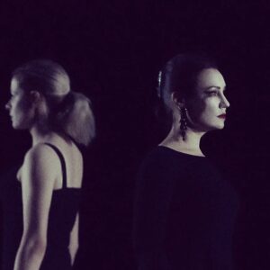 Olga Tumaykina Instagram - До премьеры 5 дней...🎭🪁👑..Фотография @magpie_on_a_broom #театрвахтангова #корольлир #премьераспектакля