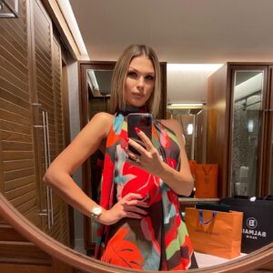 Olga Vainilovich Instagram - Давно меня в ленте не было,буду исправляться!! #birthdaygirl #dubai #35