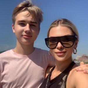 Olga Vainilovich Instagram - Мой уже такой взрослый,но все еще мой малыш @23fredis Сегодня тебе 18!! Ты вступаешь во взрослую жизнь,самостоятельную!! А ведь совсем недавно ты только учился ходить и говорить! Ты не просто мой племянник,ты мне как сын, я всегда о тебе заботилась и оберегала !! Я тебя безумно сильно люблю!!! У тебя обязательно все получится!!!( ты мне Бентли обещал купить)😂 Вперёд мой мужчина,к новым приключениям!!❤️ #birthdayboy 🤴