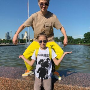 Olga Vainilovich Instagram - Мой уже такой взрослый,но все еще мой малыш @23fredis Сегодня тебе 18!! Ты вступаешь во взрослую жизнь,самостоятельную!! А ведь совсем недавно ты только учился ходить и говорить! Ты не просто мой племянник,ты мне как сын, я всегда о тебе заботилась и оберегала !! Я тебя безумно сильно люблю!!! У тебя обязательно все получится!!!( ты мне Бентли обещал купить)😂 Вперёд мой мужчина,к новым приключениям!!❤️ #birthdayboy 🤴