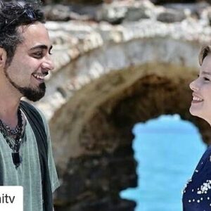 Olgun Toker Instagram - #Repost @raninitv with @repostapp
・・・
Mahir'i ilk gördüğümde serseri, dolandırıcı, kaypak bir karakter sanmıştım. Bu kadar yanılabilir bir insan, bu kadar yani. Yuh bana diyor ve en sevdiğim karakterlerden birini ilk görüşte harcadığım için kendimi ayıplıyorum. Bölüm bölüm işlendikçe hikayesi ne kadar eşsiz bir insan olduğunu gördüm. Aslında her parayı verenle abuk subuk işler çevirmezmiş. Aslında sadıkmış hep sevdiklerine. Aslında insan severmiş, hep kendi çıkarı değilmiş derdi. Hayat mücadelesiymiş derdi onun da Hülya gibi. Punk'mış şarkısı, sisteme düzene isyanmış yani. Daha 6 yaşında, 6 yaşında evet, bir çocukken kucağında bir bebeğin açlıktan ölmesini önleyemeyen düzene isyan! Ve vicdanında, o minicik bedenin sonsuz ağırlığını taşımış hep. Zaten o dolap çevirmek için doğmamış, bu lanet hayata doğmuş işte. Memo’nun doğumuna şahit olduğu sahneyi izledim tekrar, nasıl dehşet ve panik içinde ama bu mucizeye tanık olurken, o vicdan artık bu masum yavruyu korumaya kilitlenmiş, fark etmemişim o zamanlar, anlamamışım henüz derdini. 
Yazının devamı için ranini.tv'ye gel! #HayatŞarkısı #BurcuBiricik #ekranadairnevarveyoksa #RaniniTv
