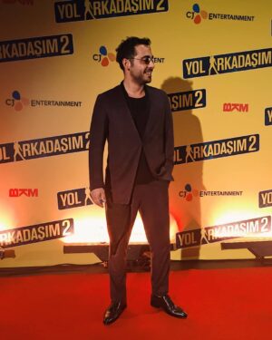 Olgun Toker Instagram - #YolArkadaşım2 kaçırmayin ..@ibuyukak şakalı yorum isteriz.. ayrıcaaaaaa.. her daim yol arkadaşım @aslihankarahanofficial tesekkurler. @ramadanderal usta...