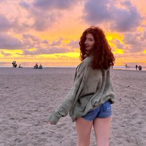 Olivea Morton Instagram - I love watching the sunset   a new episode of PJO💙🐬 

I  had to ft the loml @nathipcosta I love you💞