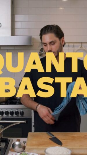 Oliver Ingrosso Instagram - Söndag igen och ny video uppe. Denna gång gör jag risotto med ärtpuré, brynt smör, friterade kronärtskockor och pecorino. 

Tekniken och tipsen här kan du använda till att göra vilken risotto som helst. Denna är dock jäkligt god. 

Länken till kanalen finns i min profil här på insta. Så gå in, kanske börja prenumerera, ge en like och allt sånt trams. Ha en fin dag heråp 

#quantobasta