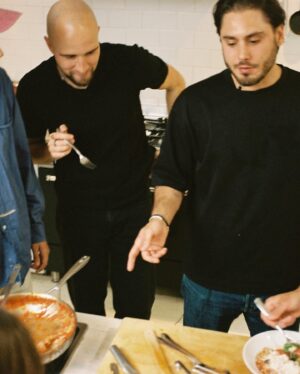 Oliver Ingrosso Instagram - Behind the scenes from when we made Quanto Basta