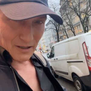 Oliver Masucci Instagram - Heute Abend 20h Träumertänzer im @schauspielhaushamburg 🇮🇹 Italiener bitte kommen und alle die Italienische Küche lieben 🇮🇹
